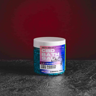 Sare de baie cu CBD și lavandă de la Kratom World, potrivită pentru o baie relaxantă
