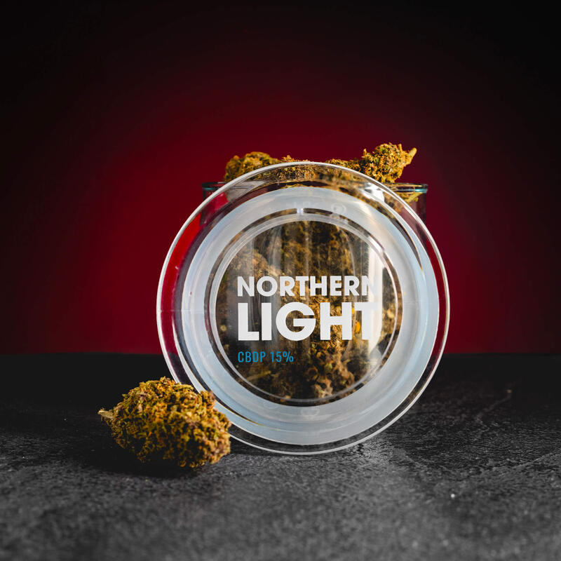 Flori Northern Light 15 cu CBDP, HHC și CBD, prezentate în ambalajul original
