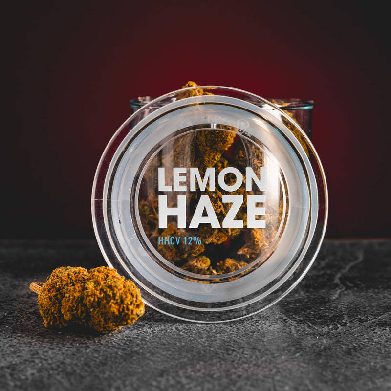 Flori G13 HHCV Haze 12 cu CBD și HHCV de la Kratom World, prezentate în ambalajul original