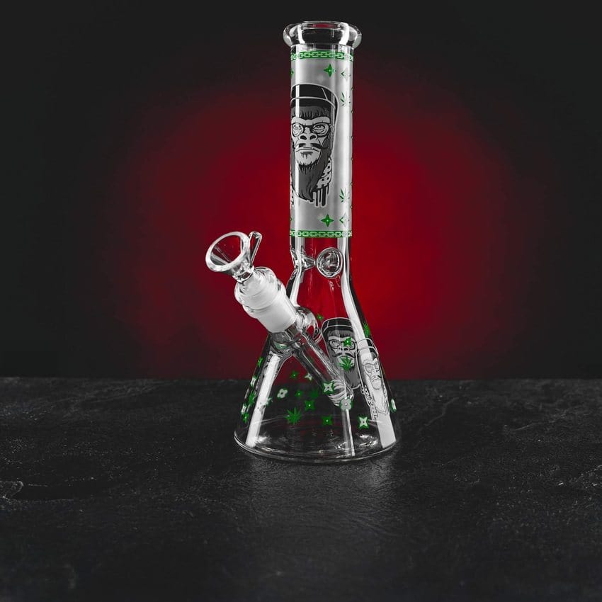 Bong Green Gorilla de la Kratom World, prezentat ca accesoriu pentru produse cu canabinoizi