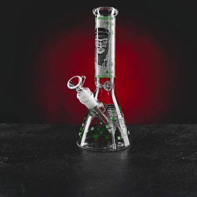 Bong Green Gorilla de la Kratom World, prezentat ca accesoriu pentru produse cu canabinoizi