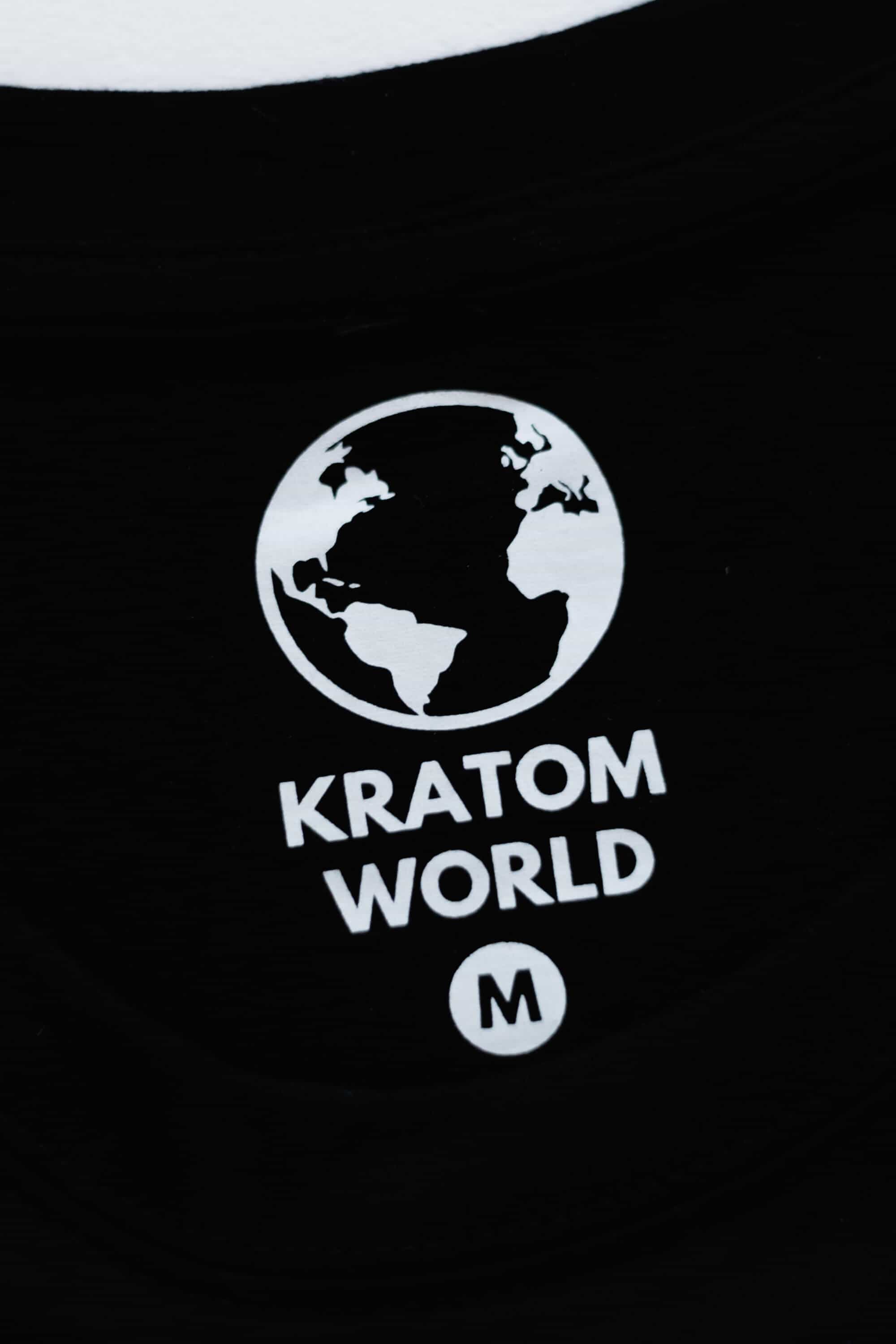 Tricou negru Kratom World cu etichetă vizibilă