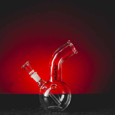 Bong Micro din sticlă de la Kratom World, cu design compact