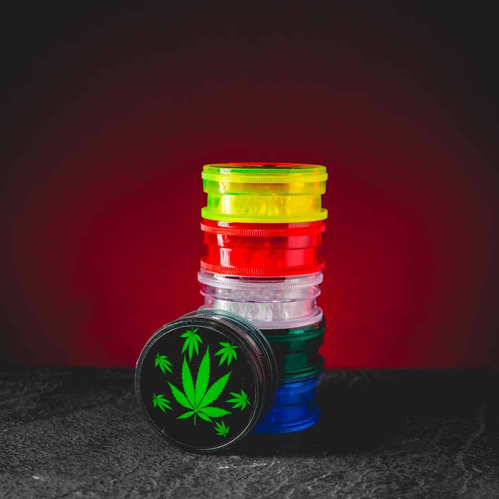 Râșniță din plastic pentru tutun de la Kratom World, cu design compact