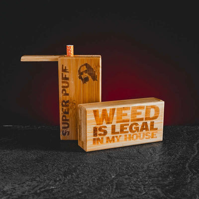 SuperPuff de la Kratom World cu flori CBD și HHC, prezentat în ambalajul original