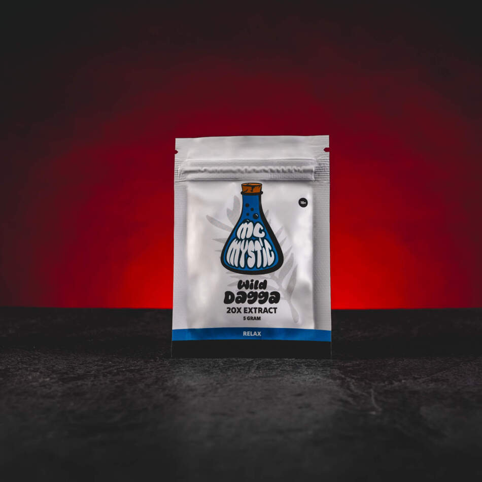 Extract de Wild Dagga de la Kratom World, prezentat în ambalajul original