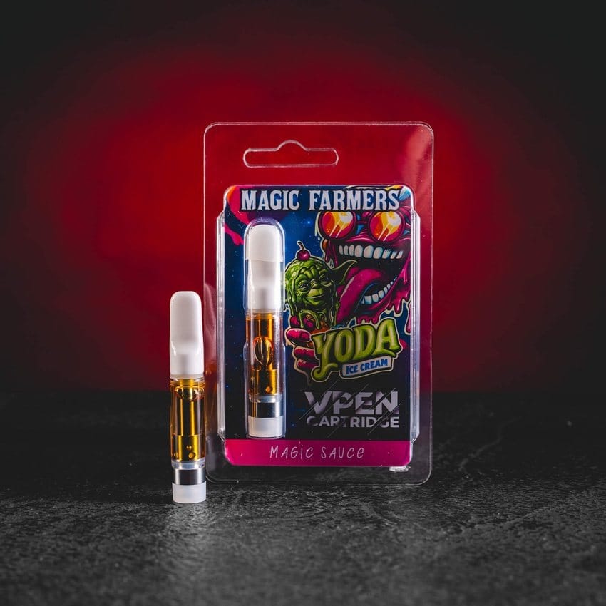 Cartuș premium de vape 1ml Yoda Ice Cream cu un profil cremos-răcoritor pentru o experiență aromatică revigorantă. Cartuș de înghețată Yoda Magic Farmers, vânzare Kratomworld