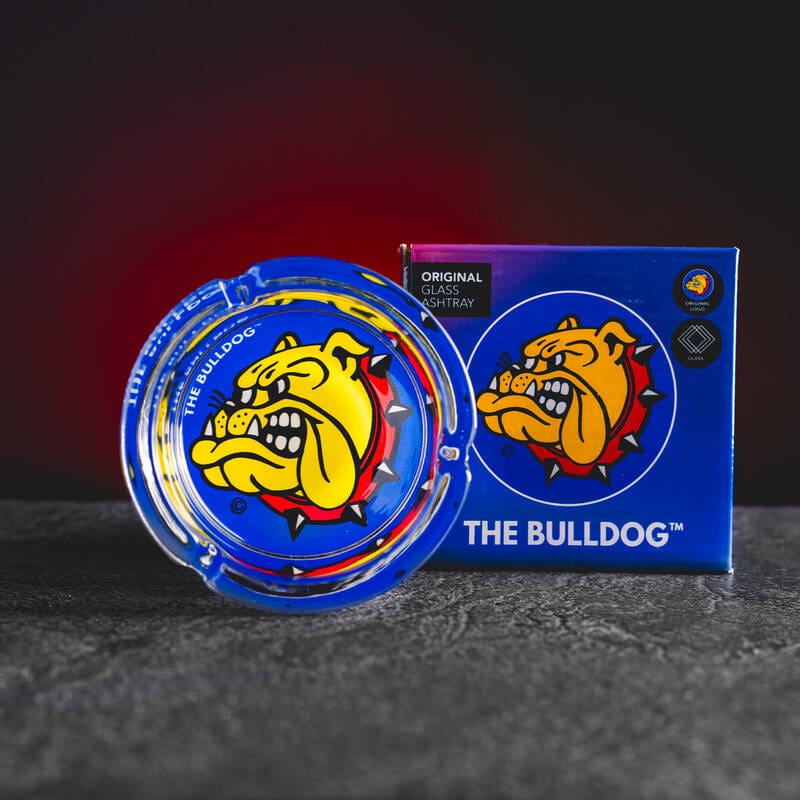Scrumieră din sticlă The Bulldog de la Kratom World, cu design clasic și finisaj de calitate.