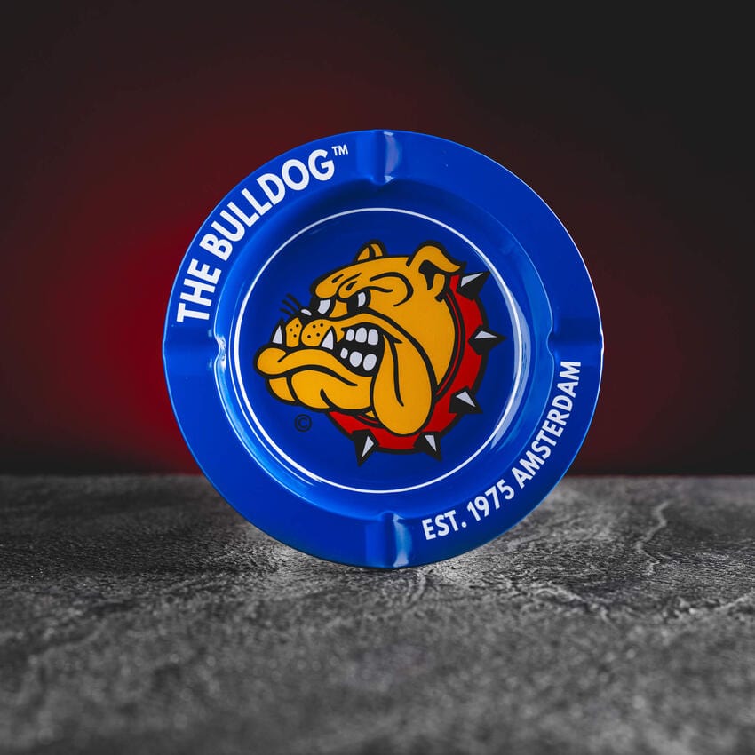 Scrumieră albastră The Bulldog de la Kratom World, cu design practic și rezistent.