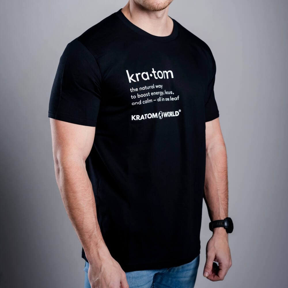 Tricou pentru bărbați negru Kratom World Kratom The Natural Way, merch streetwear pentru iubitorii de kratom, detaliu