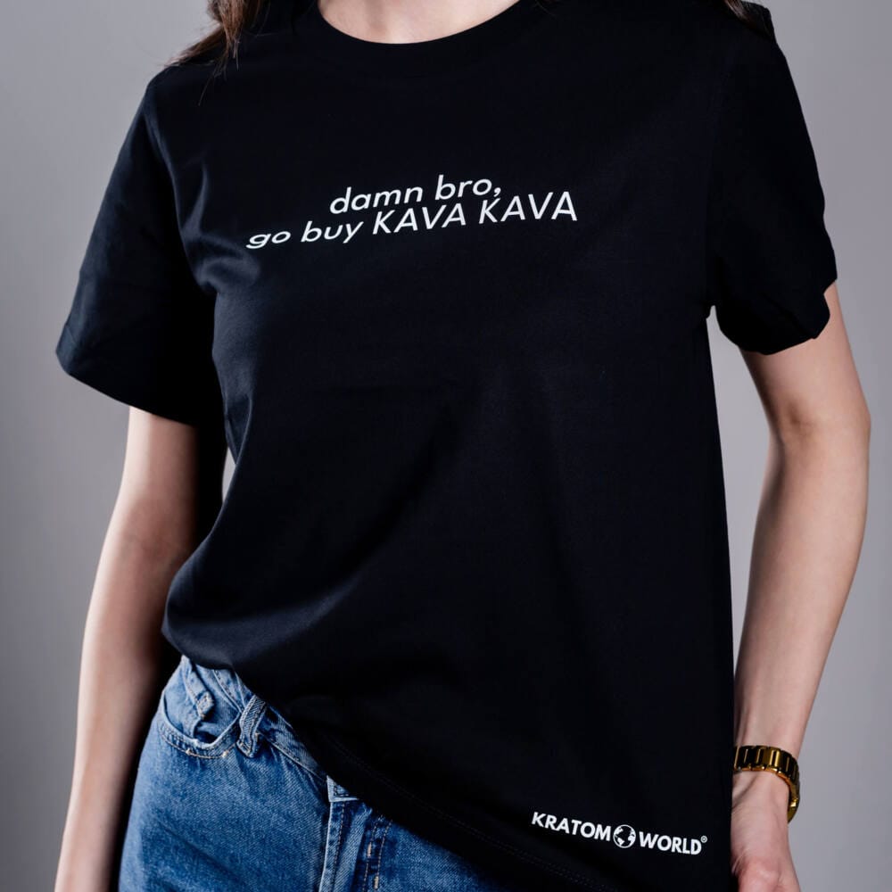 Tricou de damă negru Kratom World Damn Bro Go Buy Kava Kava, merch streetwear pentru iubitorii de kratom, detaliu de aproape