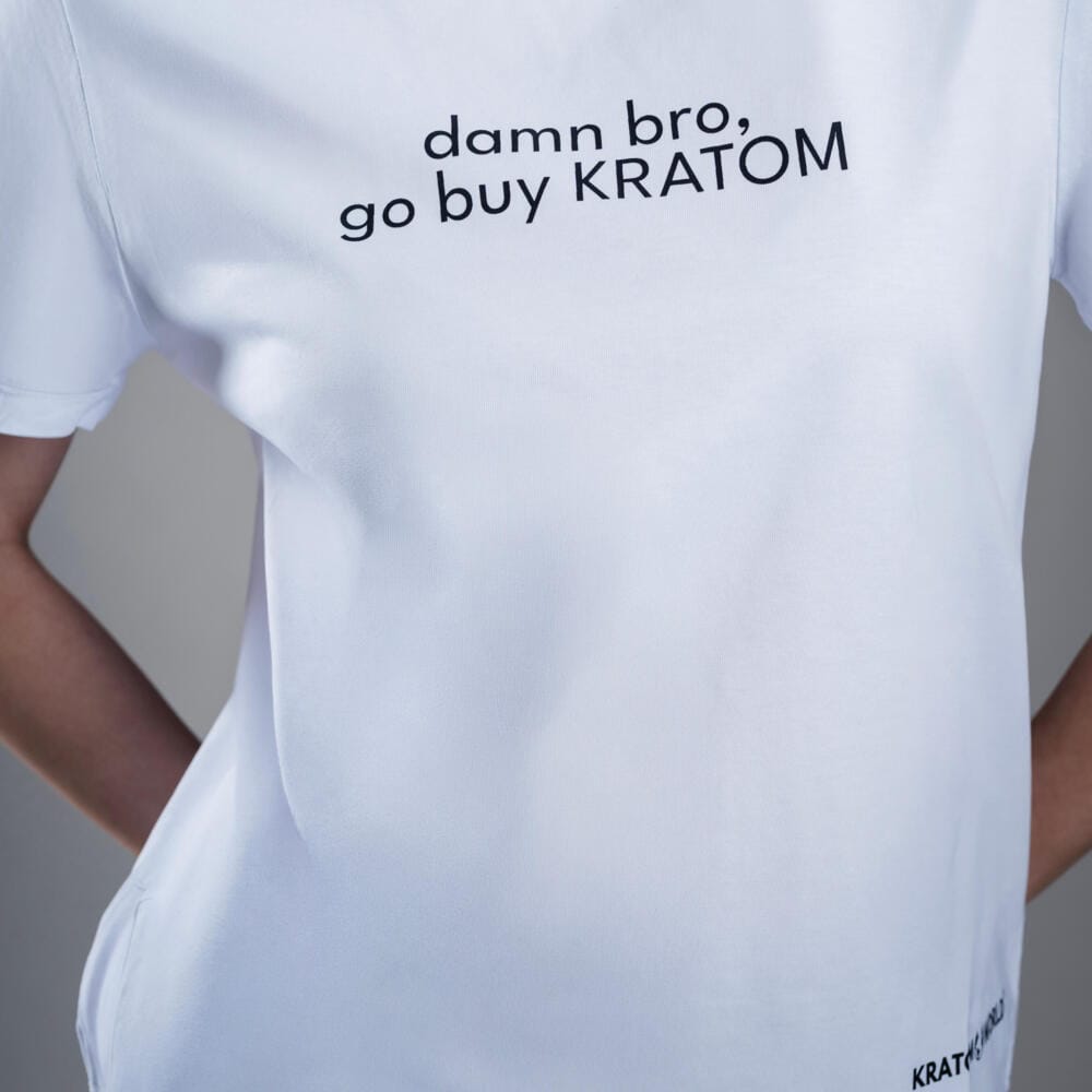 Tricou de damă Kratom World Damn Bro Go Buy Kratom, merch streetwear pentru iubitorii de kratom, detaliu de aproape