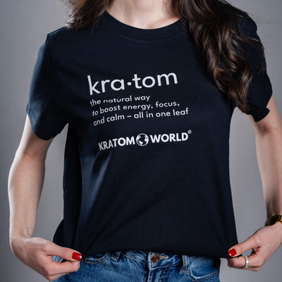 Tricou de damă negru Kratom World Kratom The Natural Way, merch streetwear pentru iubitorii de kratom, detaliu de aproape